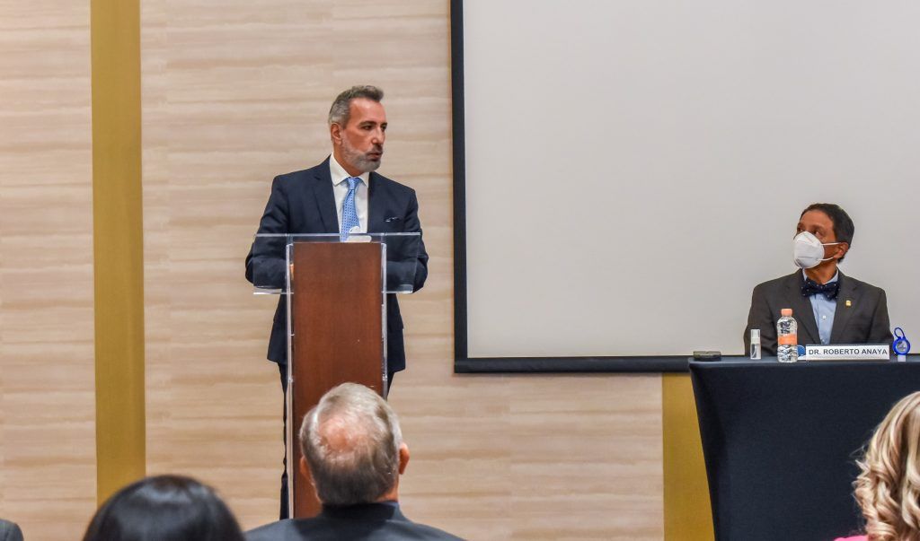 Dr. Ricardo Acosta